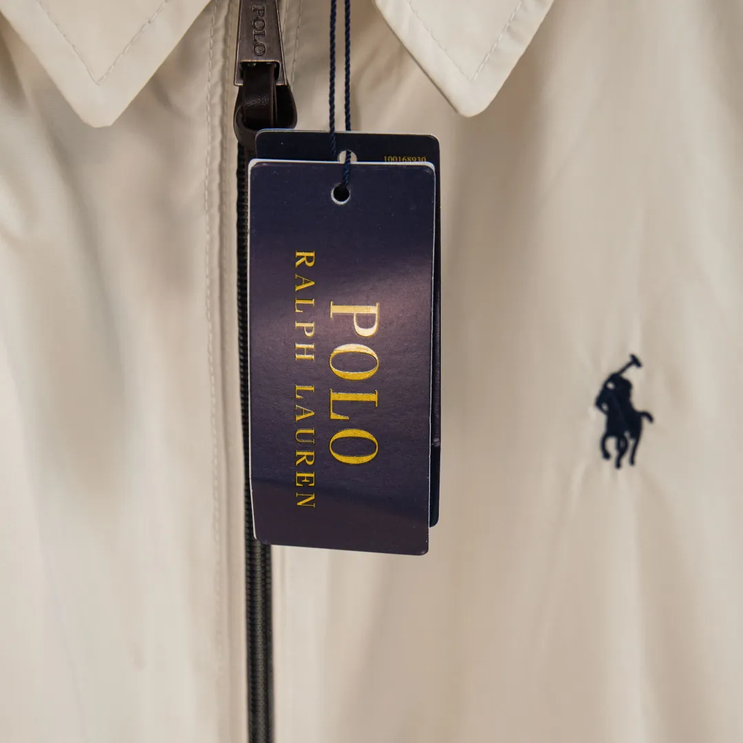 P360 zp version [exclusive supply] - Ralph Lauren/Ralph Lauren SS25 new double-layer windproof and water-repellent classic old cadre style light casual jacket - double-layer design, same color inside and outside S237 high-density micro-water-repellent craft fabric (100% T) ✅ | - Custom-woven double-layer rabbit velvet stitched thread, non-market misprinted mercerized cotton ✅ - Customized two-color webbing strip on the back collar, with zipper side pockets inside ✅ - POLO brand zipper, genuine leather zipper piece, dark and light two-color buttons ✅ - RL25SS new jacket fabric is made of lightweight polyester fiber, windproof and waterproof, more lightweight, suitable for travel or daily outdoor sports, simple line design and wide and neat tailoring, unisex style for both men and women, good for commuting, classic and durable, Color: Black, Gray White, Light Card Size: S M L XL Number: WW10740